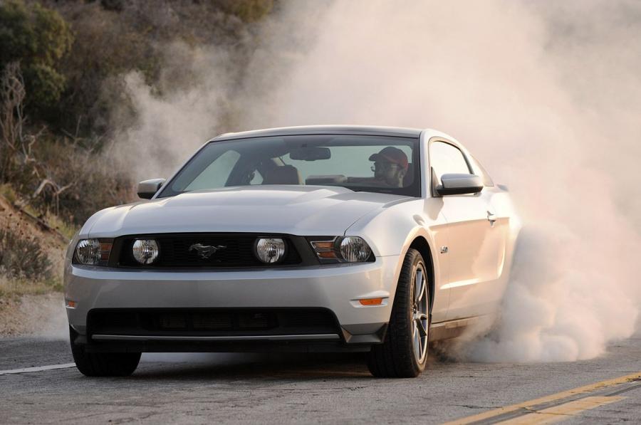  Ford Mustang GT 2011 года  (фото 81 из 90)